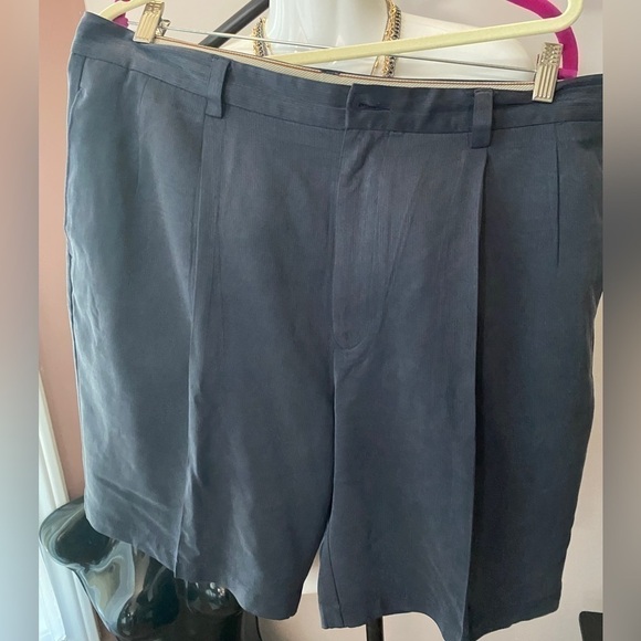 Tommy Bahama Relax Men's Size 38 Black 100% Silk Pleated Front Bermuda Shorts - Picture 4 of 14